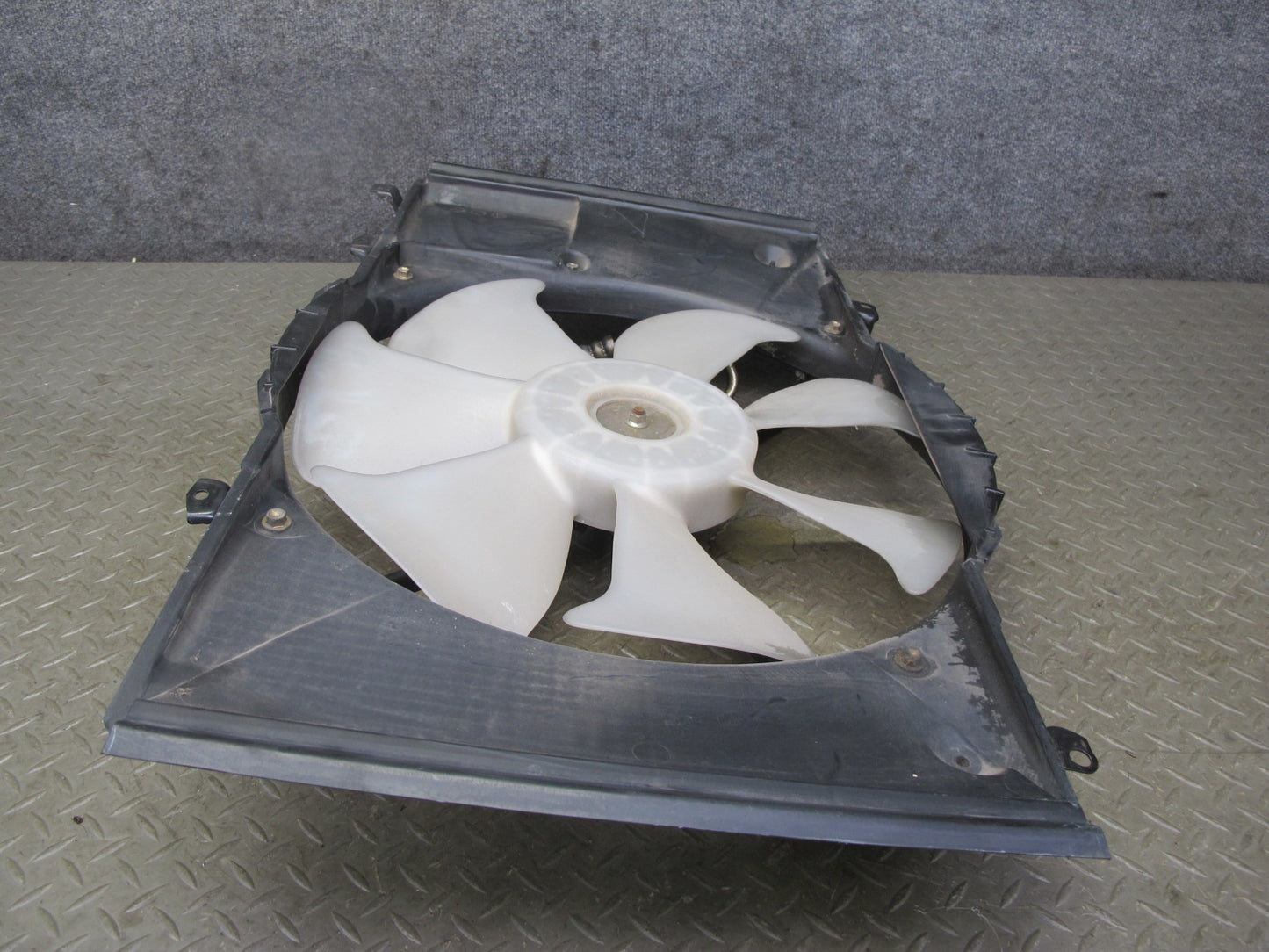 95-97 Toyota Celsior Engine Cooling Radiator Hydraulic Fan Motor w Shroud OEM