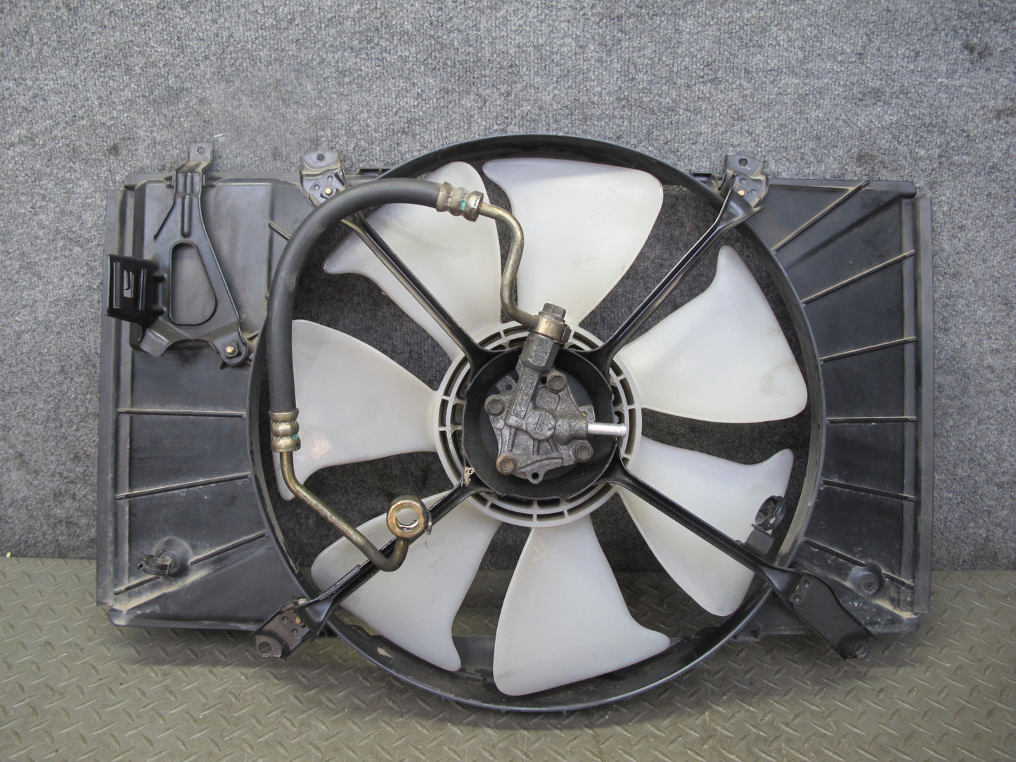 95-97 Toyota Celsior Engine Cooling Radiator Hydraulic Fan Motor w Shroud OEM