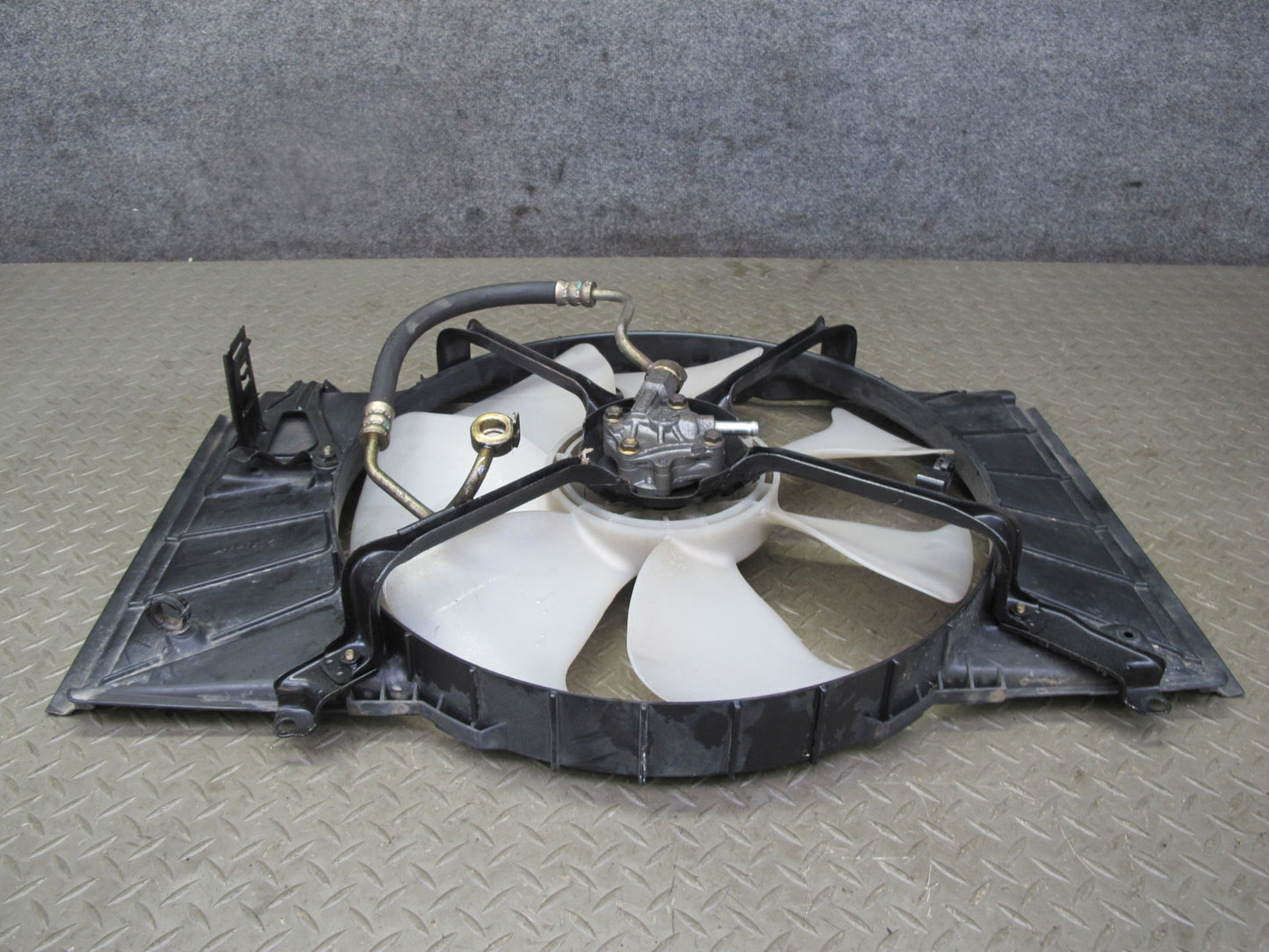 95-97 Toyota Celsior Engine Cooling Radiator Hydraulic Fan Motor w Shroud OEM