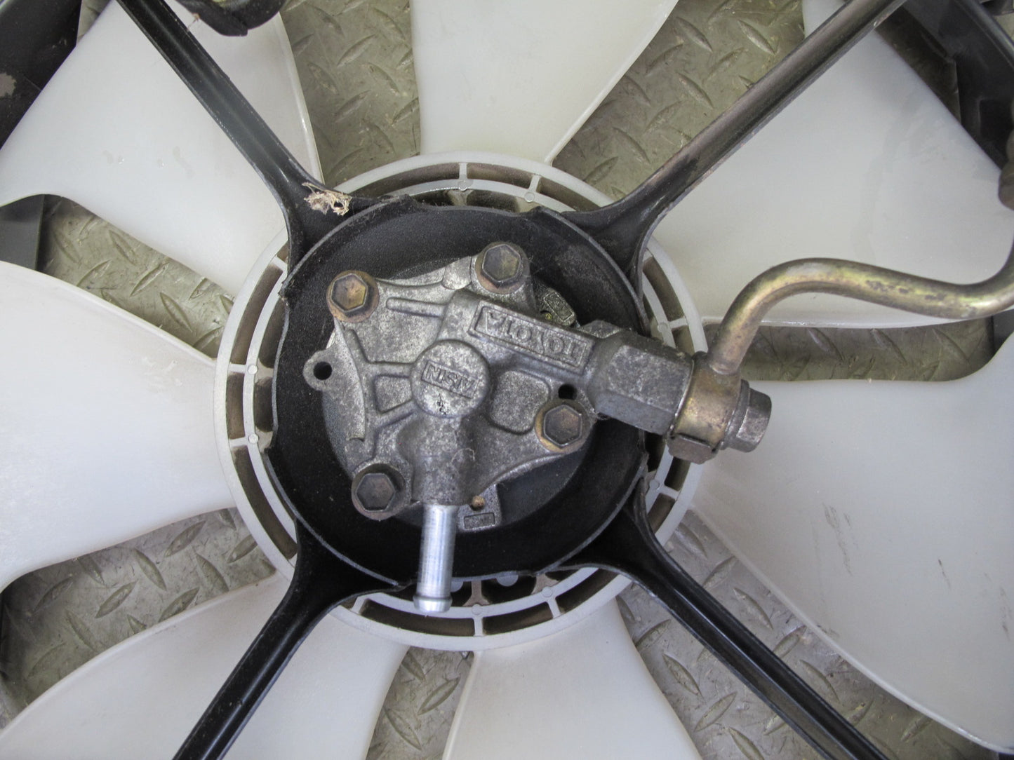 95-97 Toyota Celsior Engine Cooling Radiator Hydraulic Fan Motor w Shroud OEM