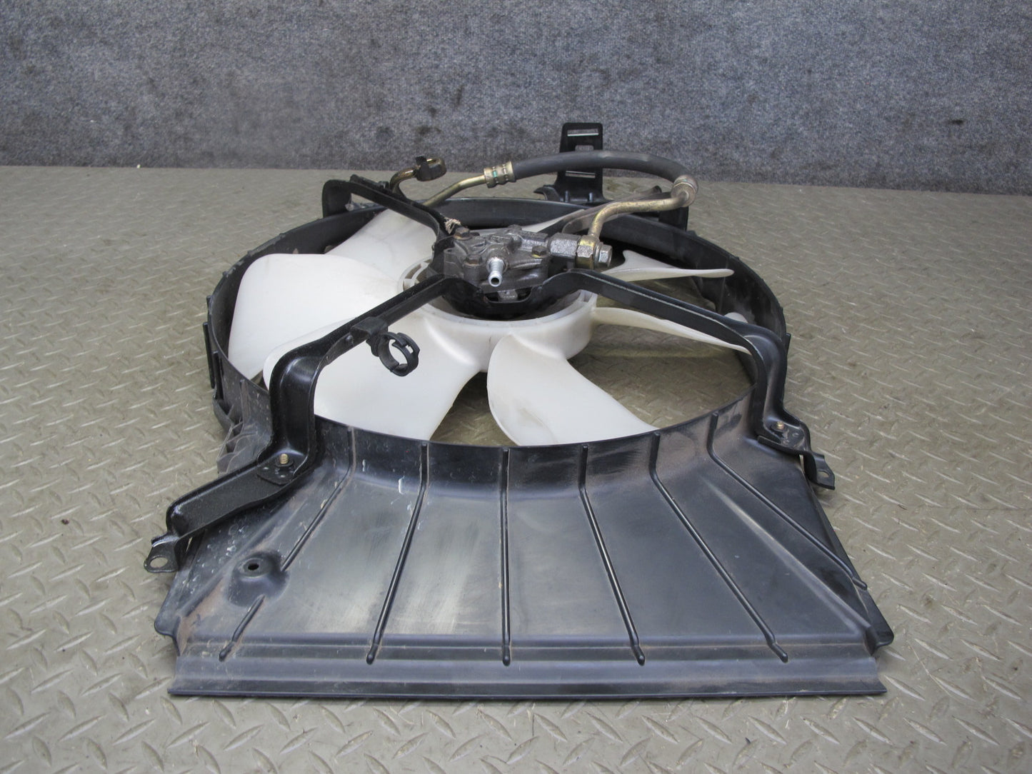 95-97 Toyota Celsior Engine Cooling Radiator Hydraulic Fan Motor w Shroud OEM