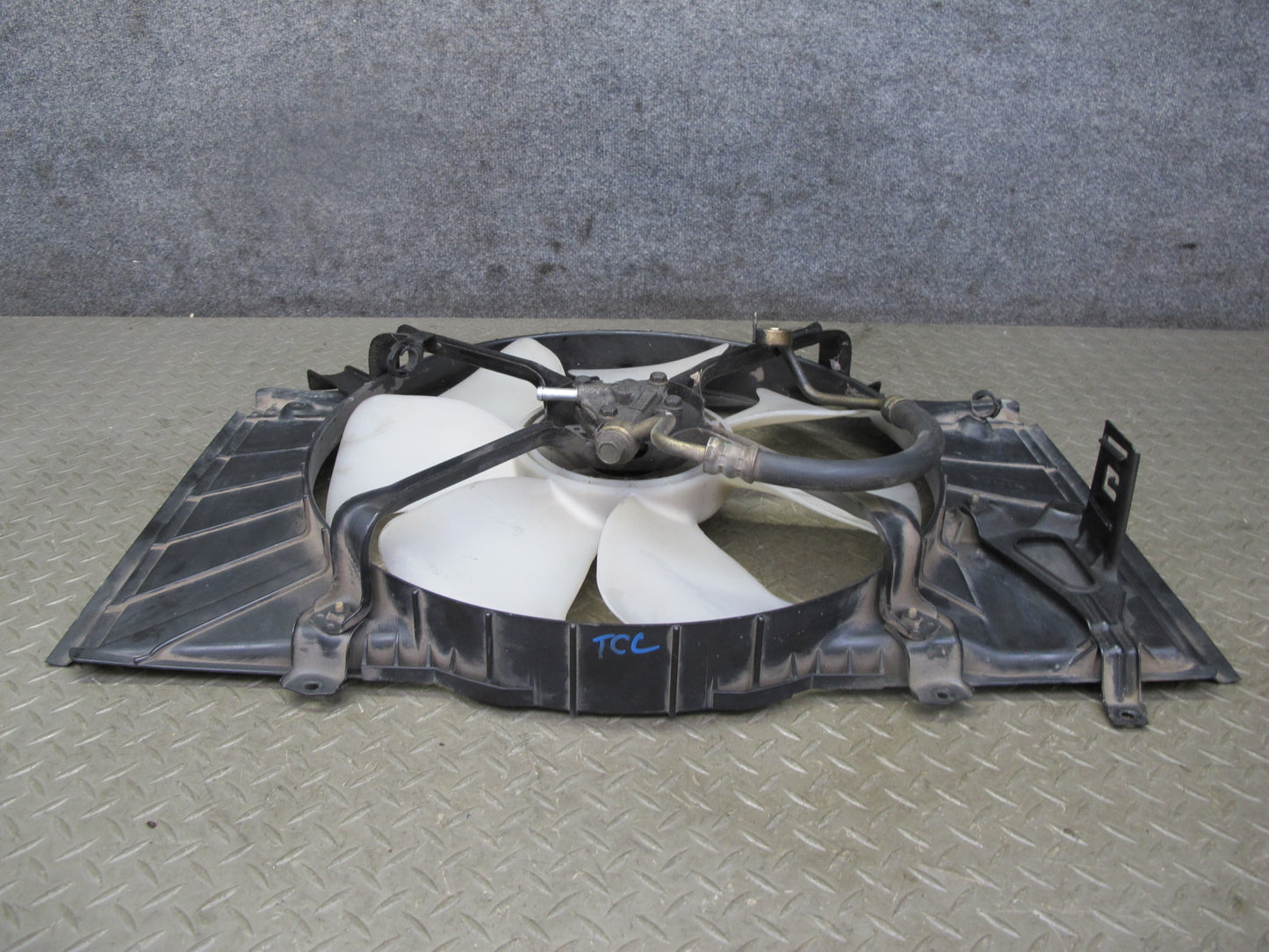 95-97 Toyota Celsior Engine Cooling Radiator Hydraulic Fan Motor w Shroud OEM