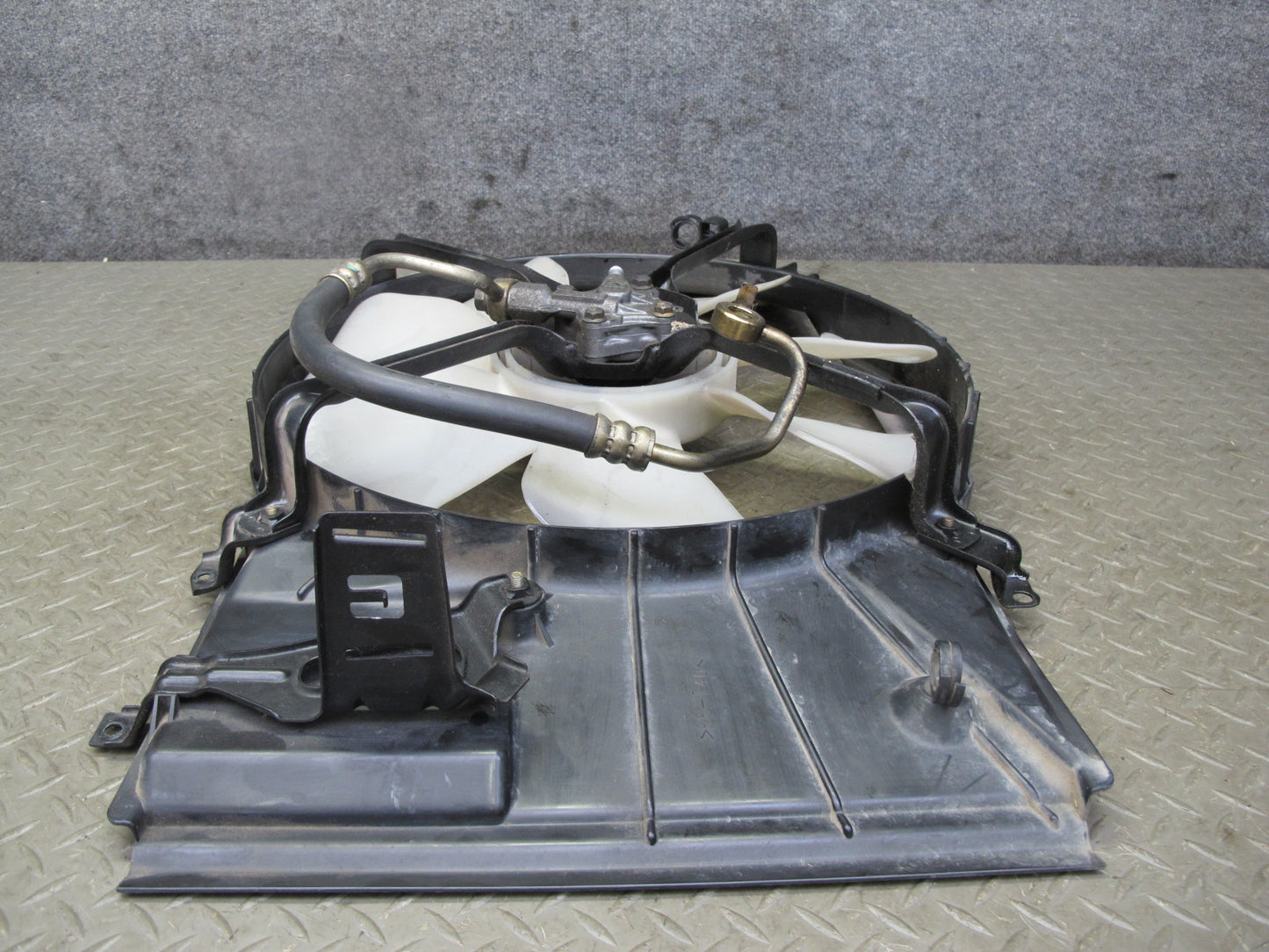 95-97 Toyota Celsior Engine Cooling Radiator Hydraulic Fan Motor w Shroud OEM