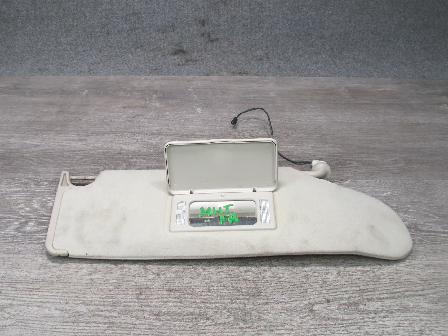 2003 -2007 Hummer H2 Front Right Pass Side Sun Visor Shade W/ Mirror