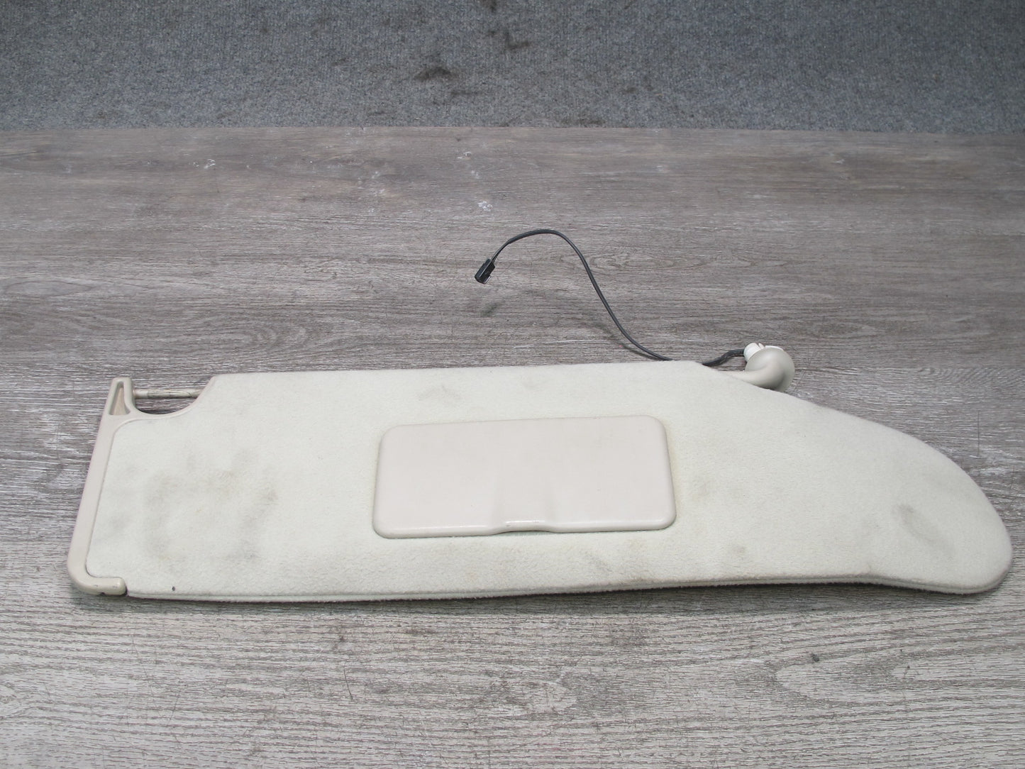 2003 -2007 Hummer H2 Front Right Pass Side Sun Visor Shade W/ Mirror