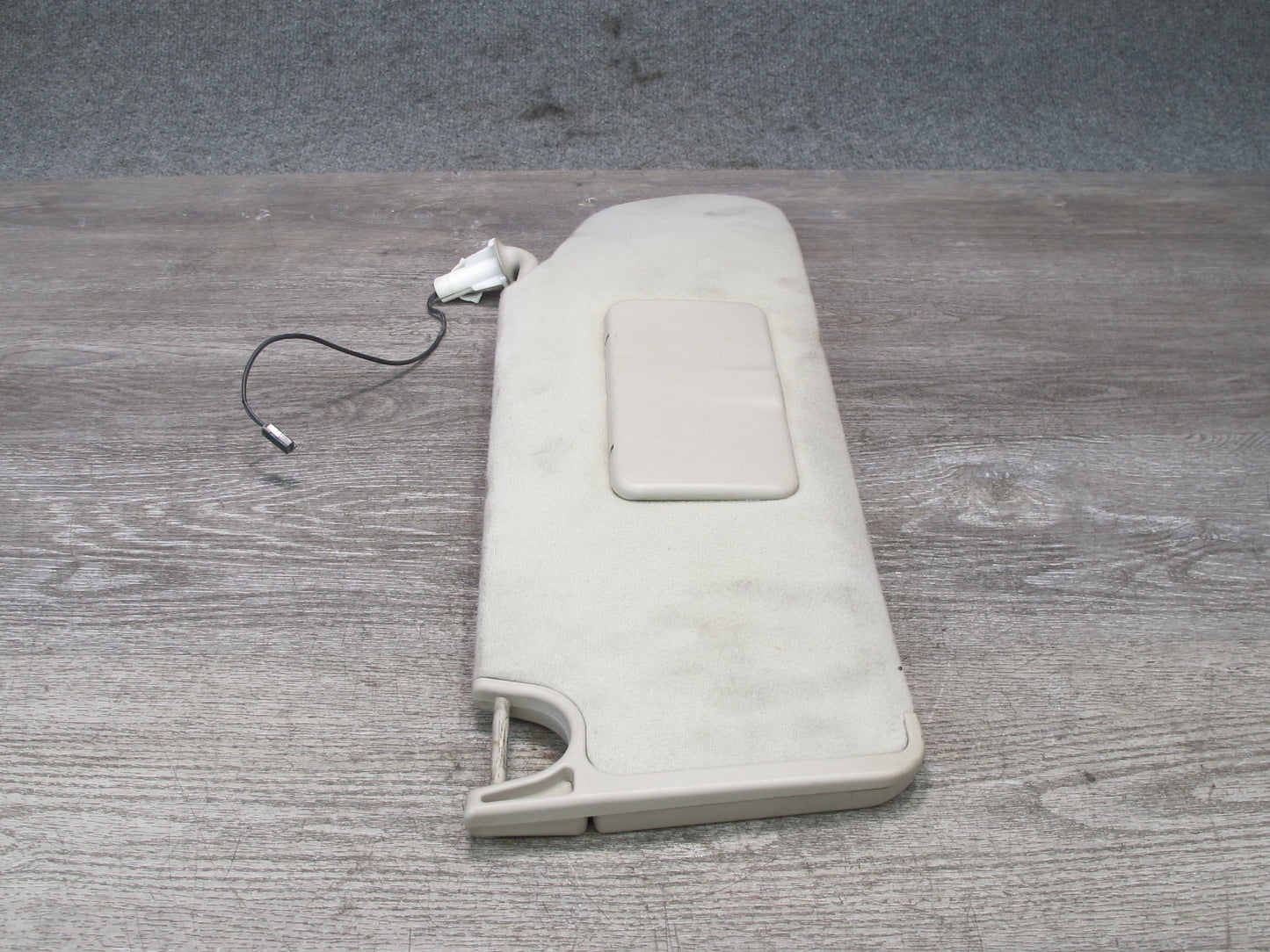 2003 -2007 Hummer H2 Front Right Pass Side Sun Visor Shade W/ Mirror