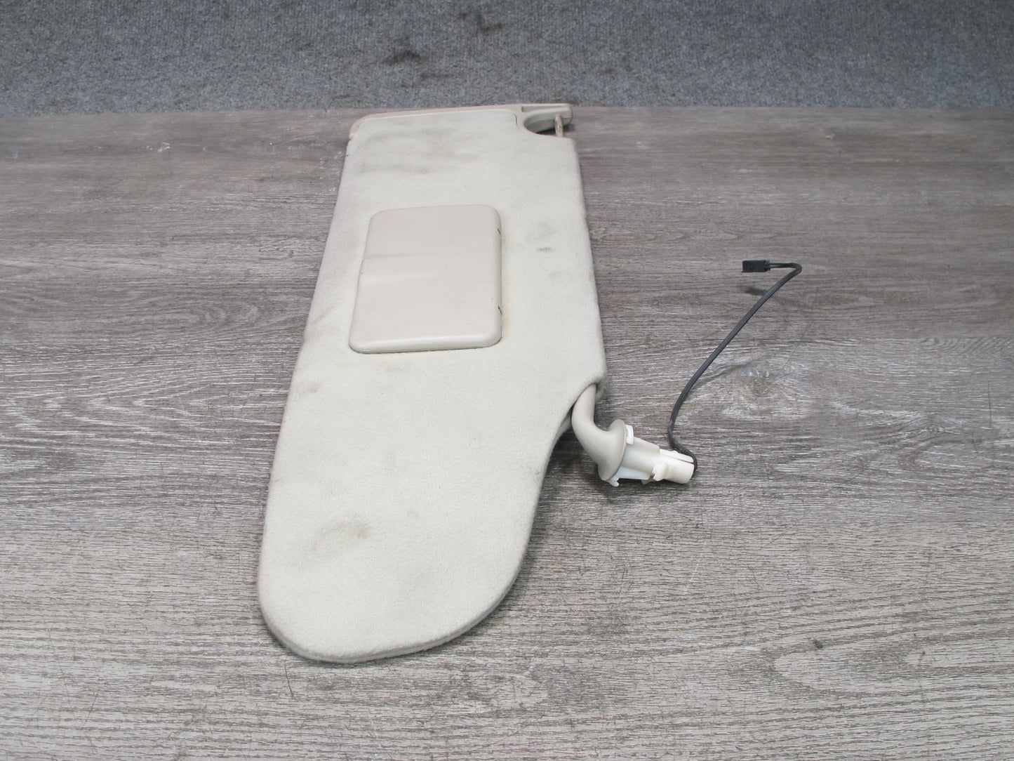 2003 -2007 Hummer H2 Front Right Pass Side Sun Visor Shade W/ Mirror