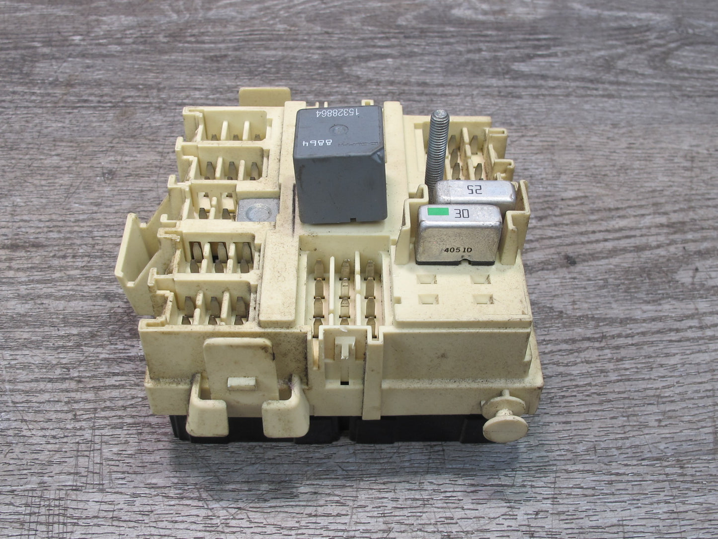 2003-2007 Hummer H2 Dash Board Relay Fuse Junction Box 15190658