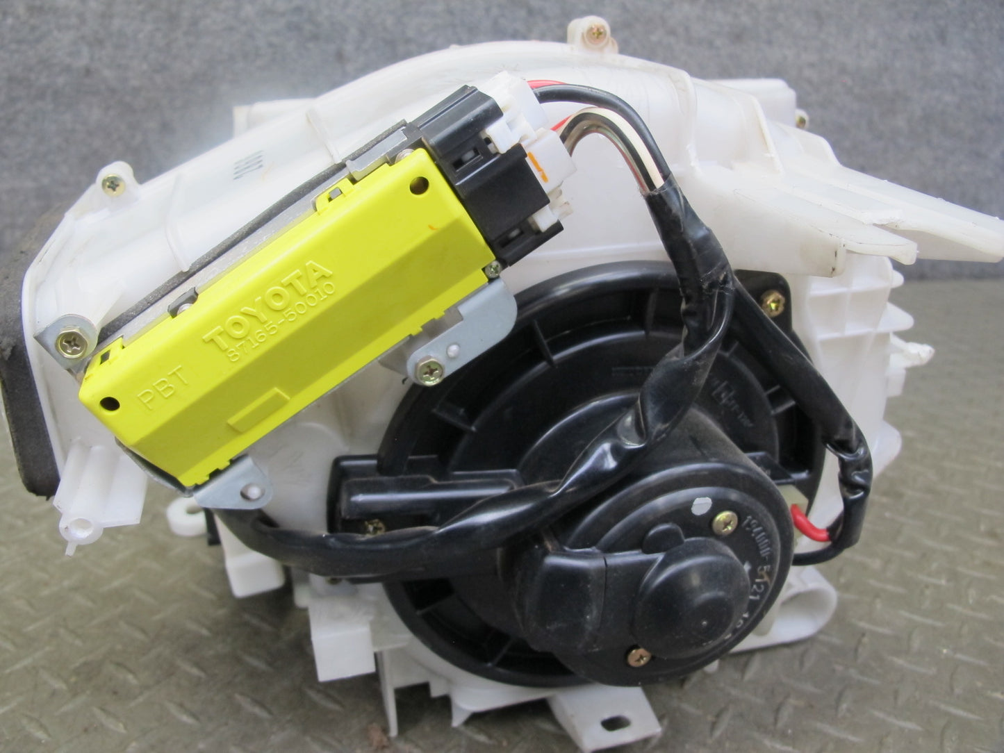 95-97 Toyota Celsior UCF20 RHD A/C Heater Blower Motor w Housing Assembly OEM