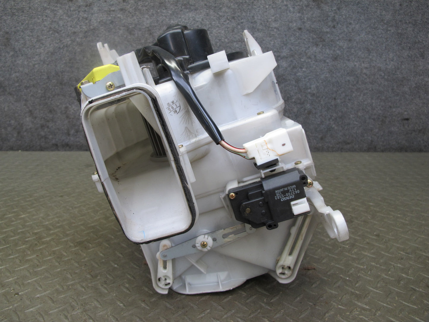 95-97 Toyota Celsior UCF20 RHD A/C Heater Blower Motor w Housing Assembly OEM
