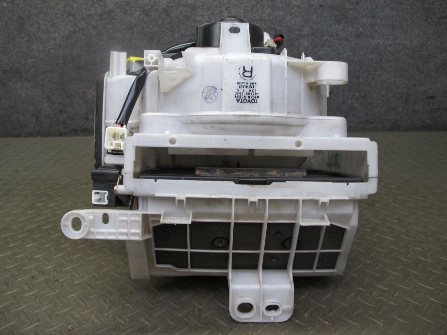 95-97 Toyota Celsior UCF20 RHD A/C Heater Blower Motor w Housing Assembly OEM
