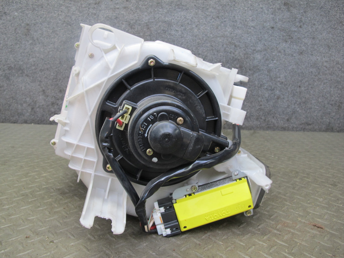 95-97 Toyota Celsior UCF20 RHD A/C Heater Blower Motor w Housing Assembly OEM