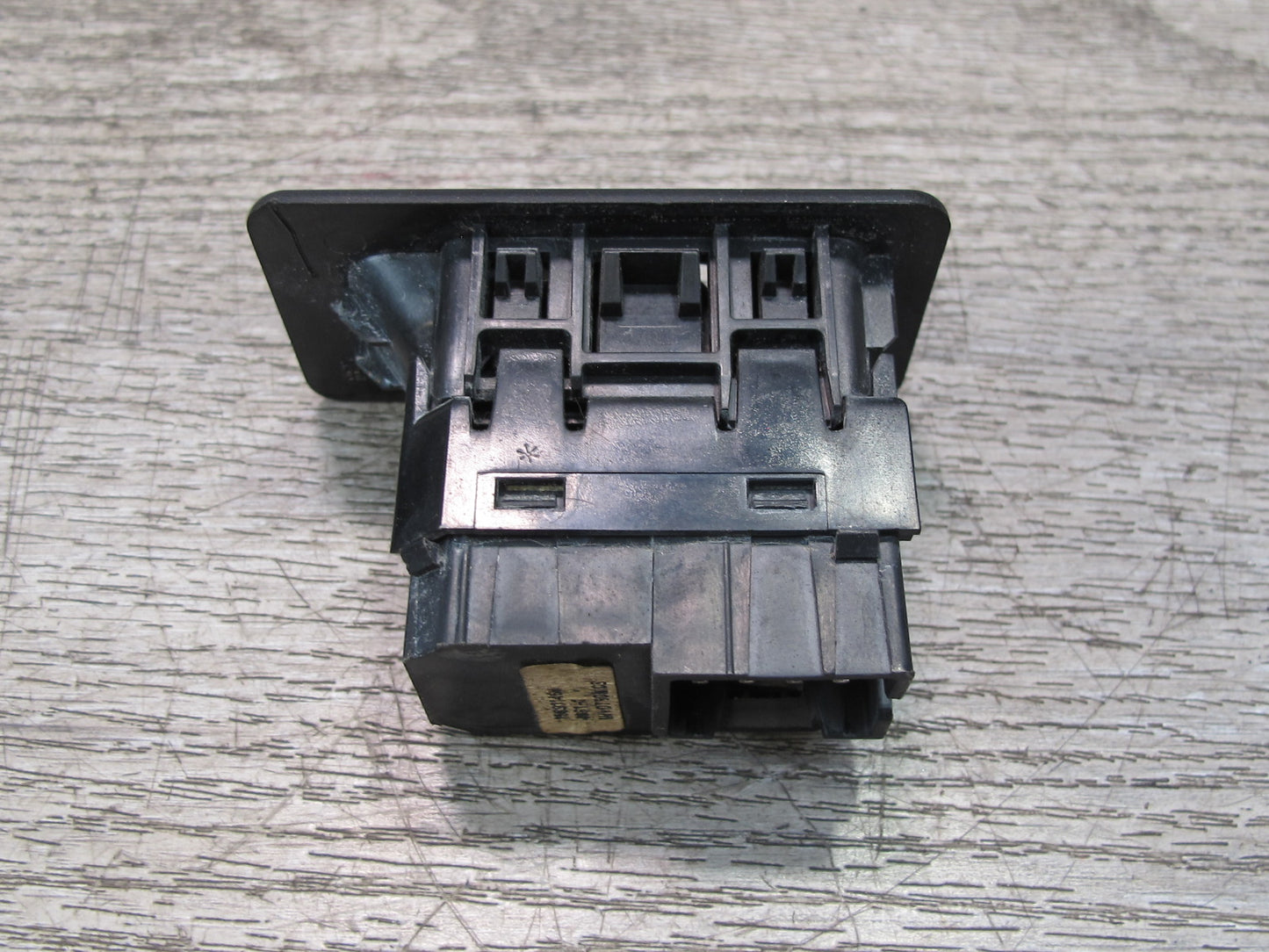 2003-2007 Hummer H2 Rear Door Window Switch W/ Trim 15093146