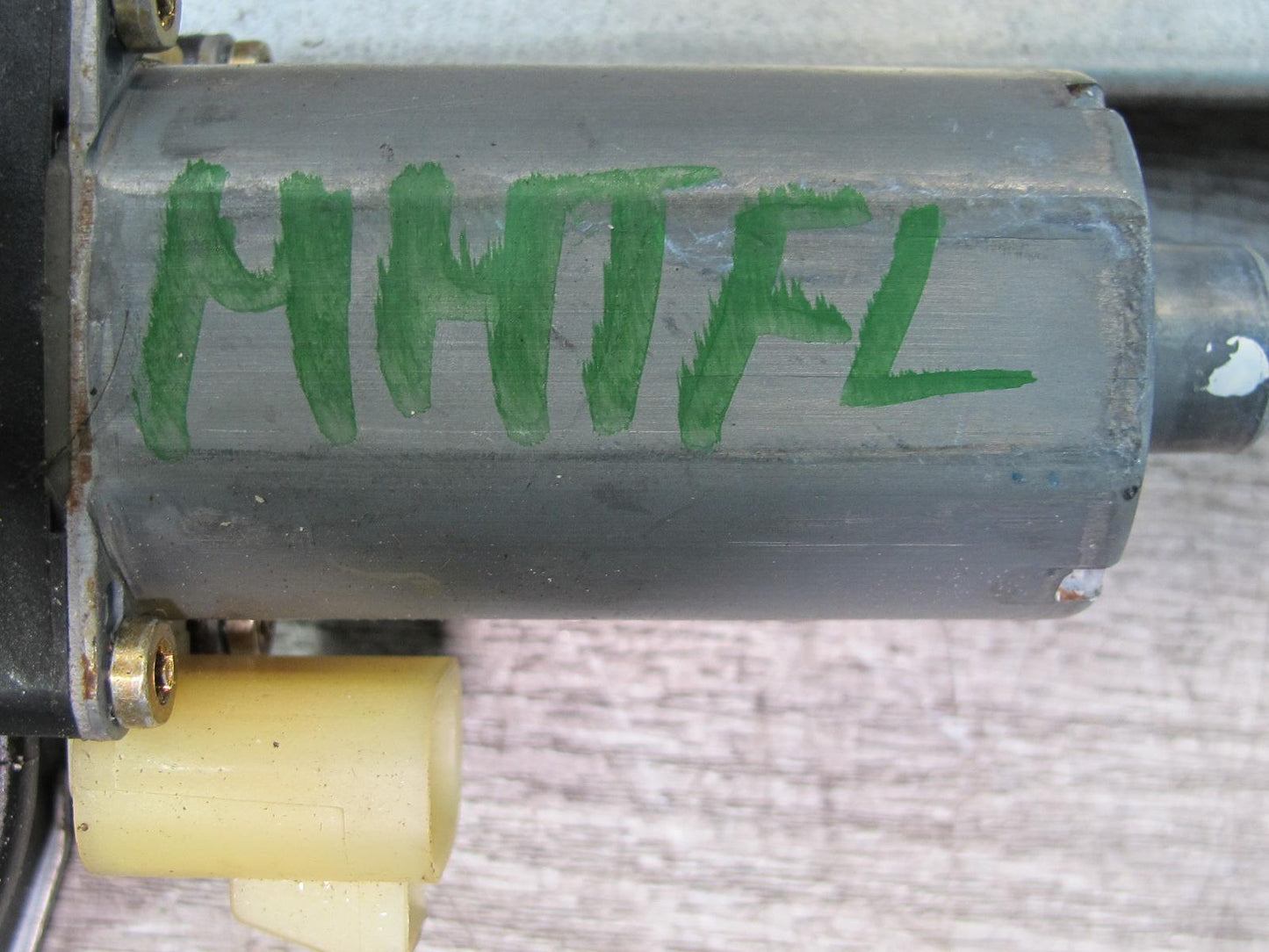 2003-2009 Hummer H2 Front Left Side Door Window Regulator W/ Motor