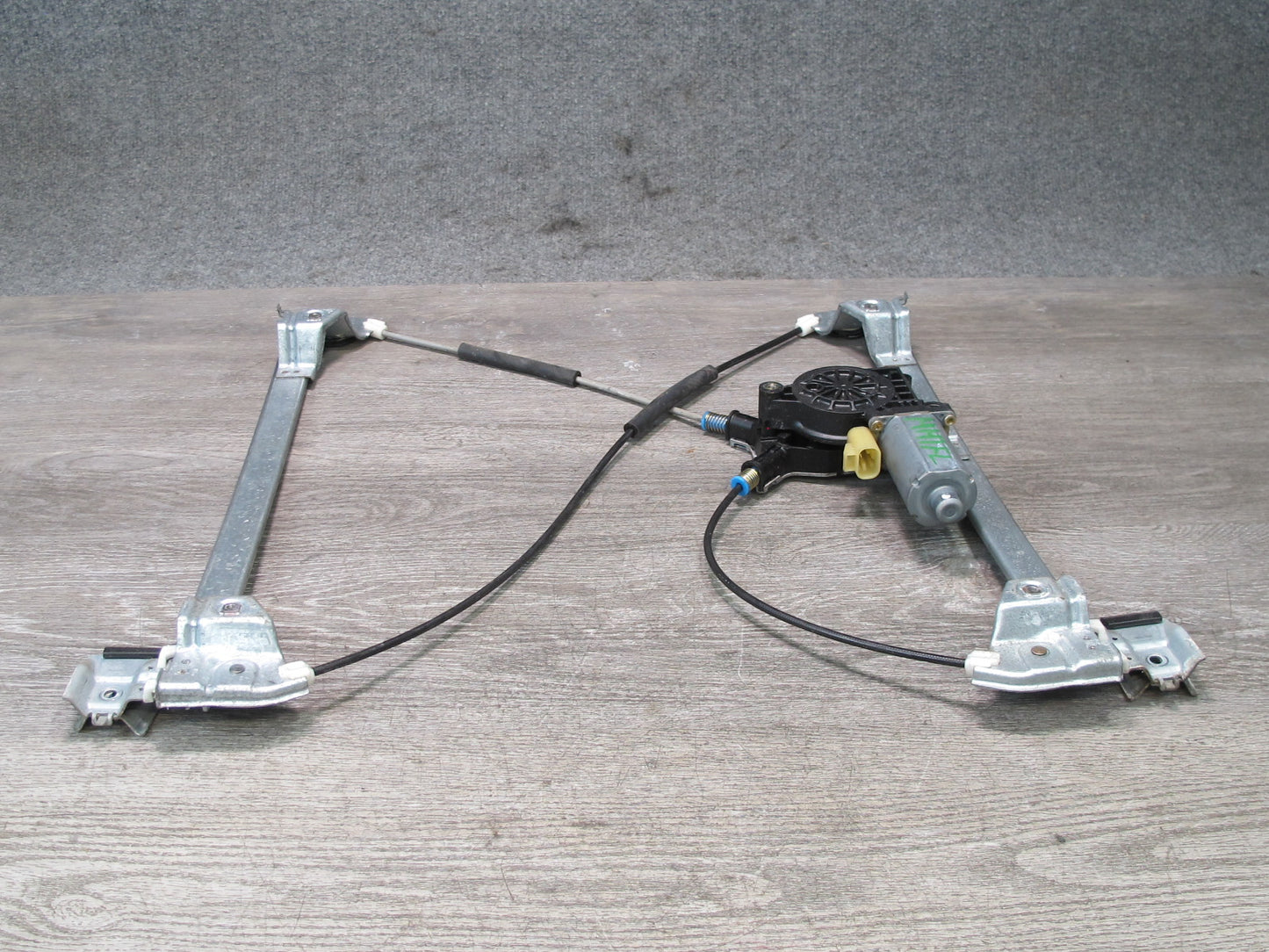 2003-2009 Hummer H2 Front Left Side Door Window Regulator W/ Motor