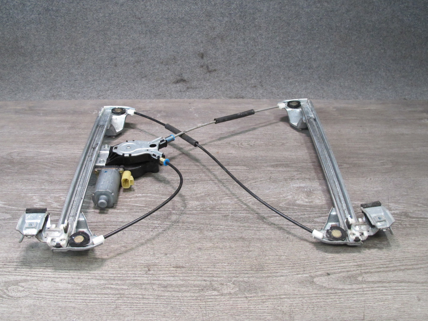 2003-2009 Hummer H2 Front Left Side Door Window Regulator W/ Motor