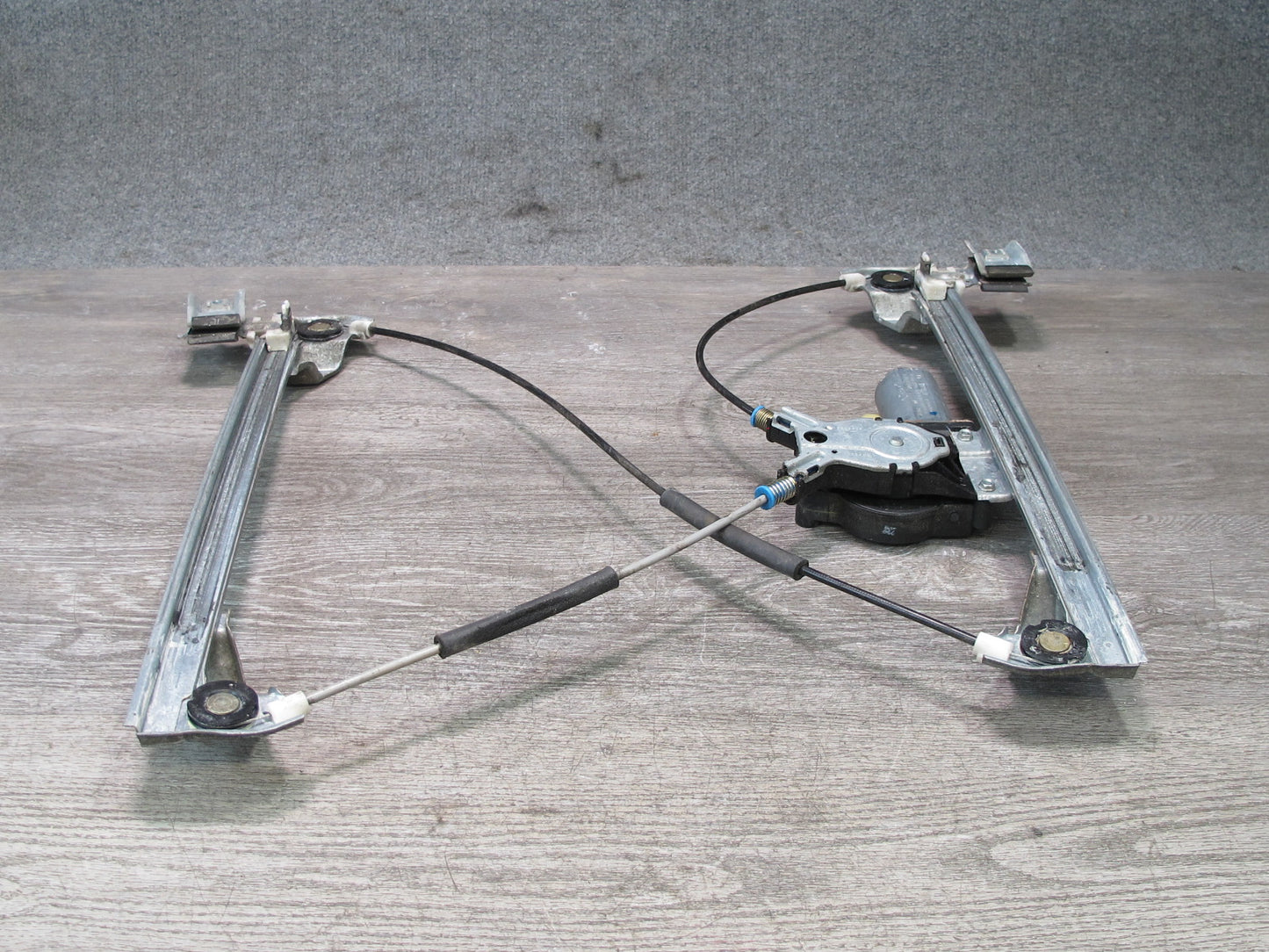 2003-2009 Hummer H2 Front Left Side Door Window Regulator W/ Motor