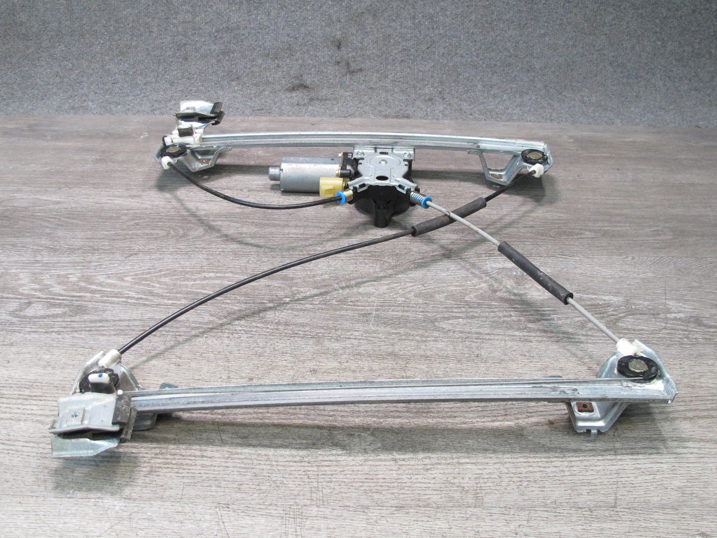 2003-2009 Hummer H2 Front Left Side Door Window Regulator W/ Motor