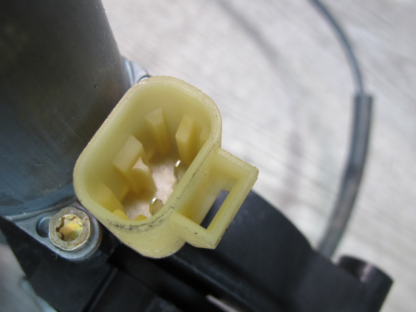 2003-2009 Hummer H2 Front Right Side Door Window Regulator W/ Motor