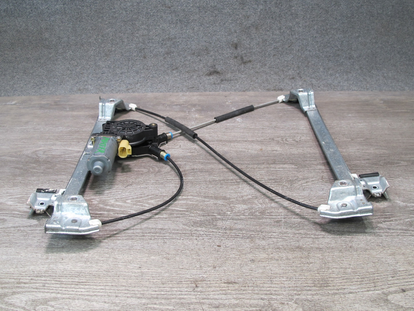 2003-2009 Hummer H2 Front Right Side Door Window Regulator W/ Motor