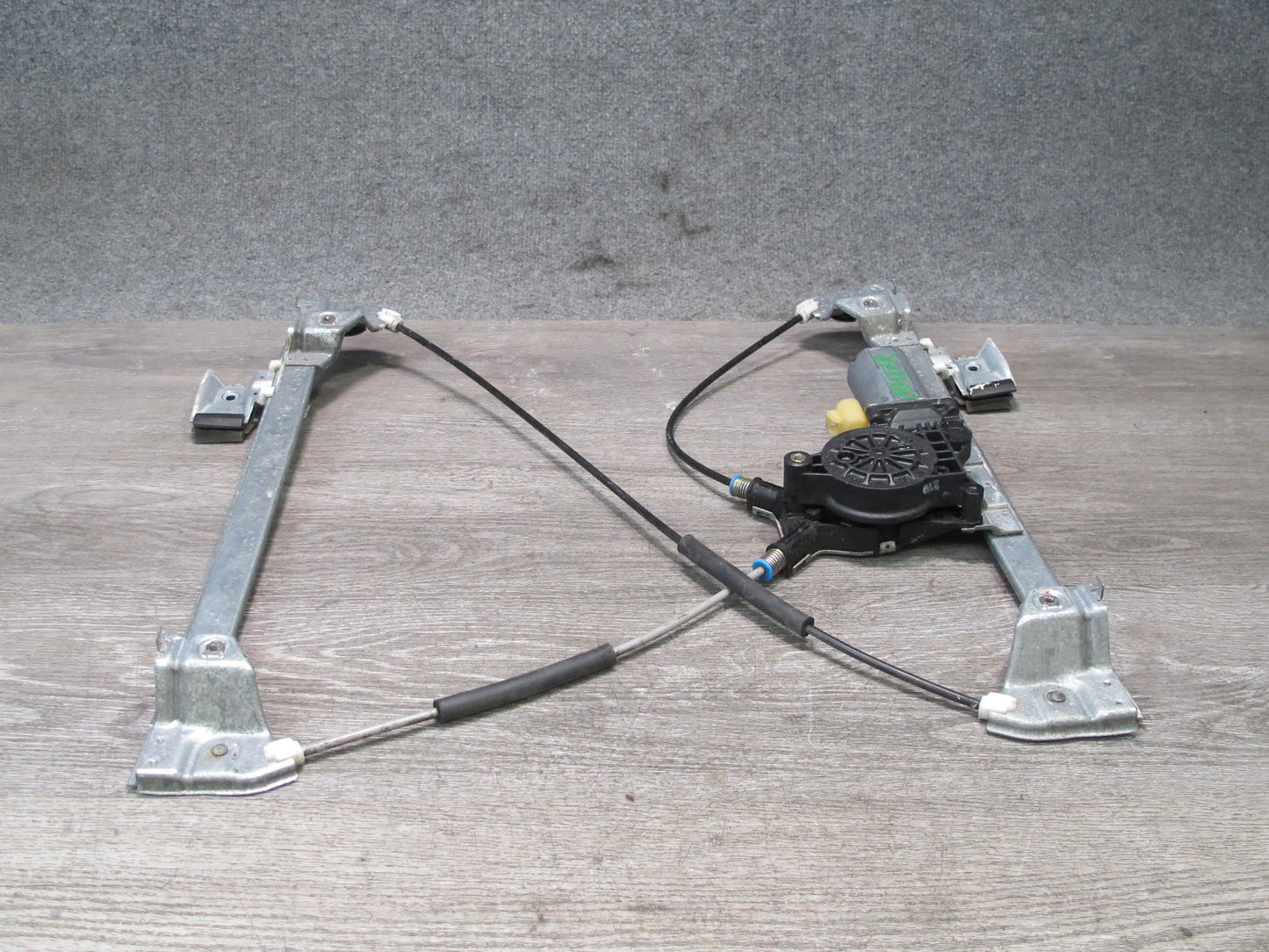 2003-2009 Hummer H2 Front Right Side Door Window Regulator W/ Motor