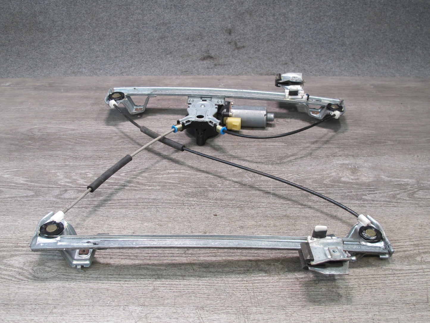 2003-2009 Hummer H2 Front Right Side Door Window Regulator W/ Motor