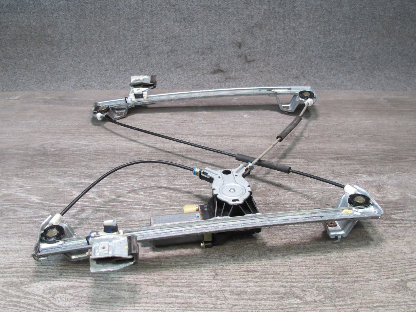 2003-2009 Hummer H2 Front Right Side Door Window Regulator W/ Motor