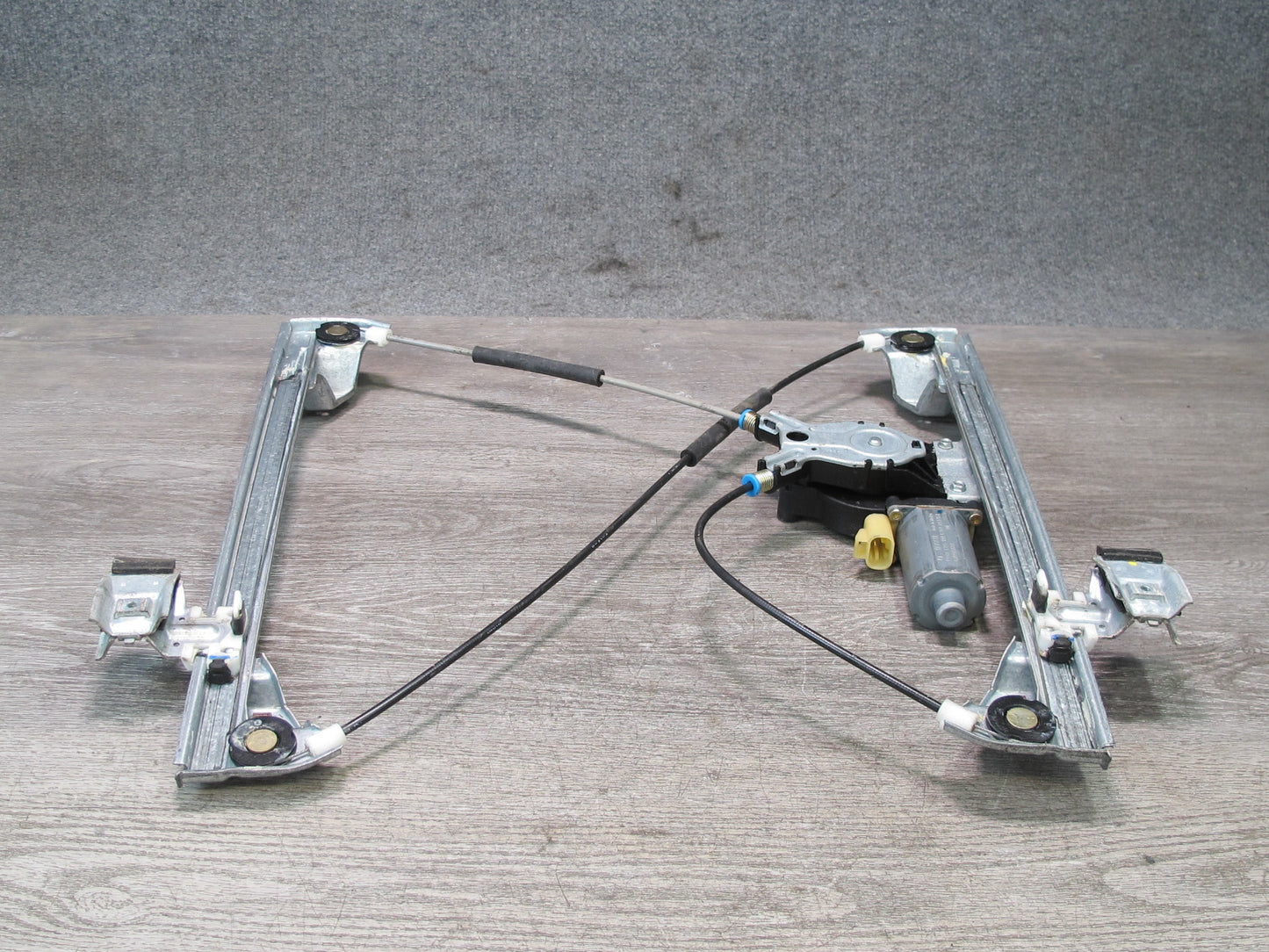 2003-2009 Hummer H2 Front Right Side Door Window Regulator W/ Motor