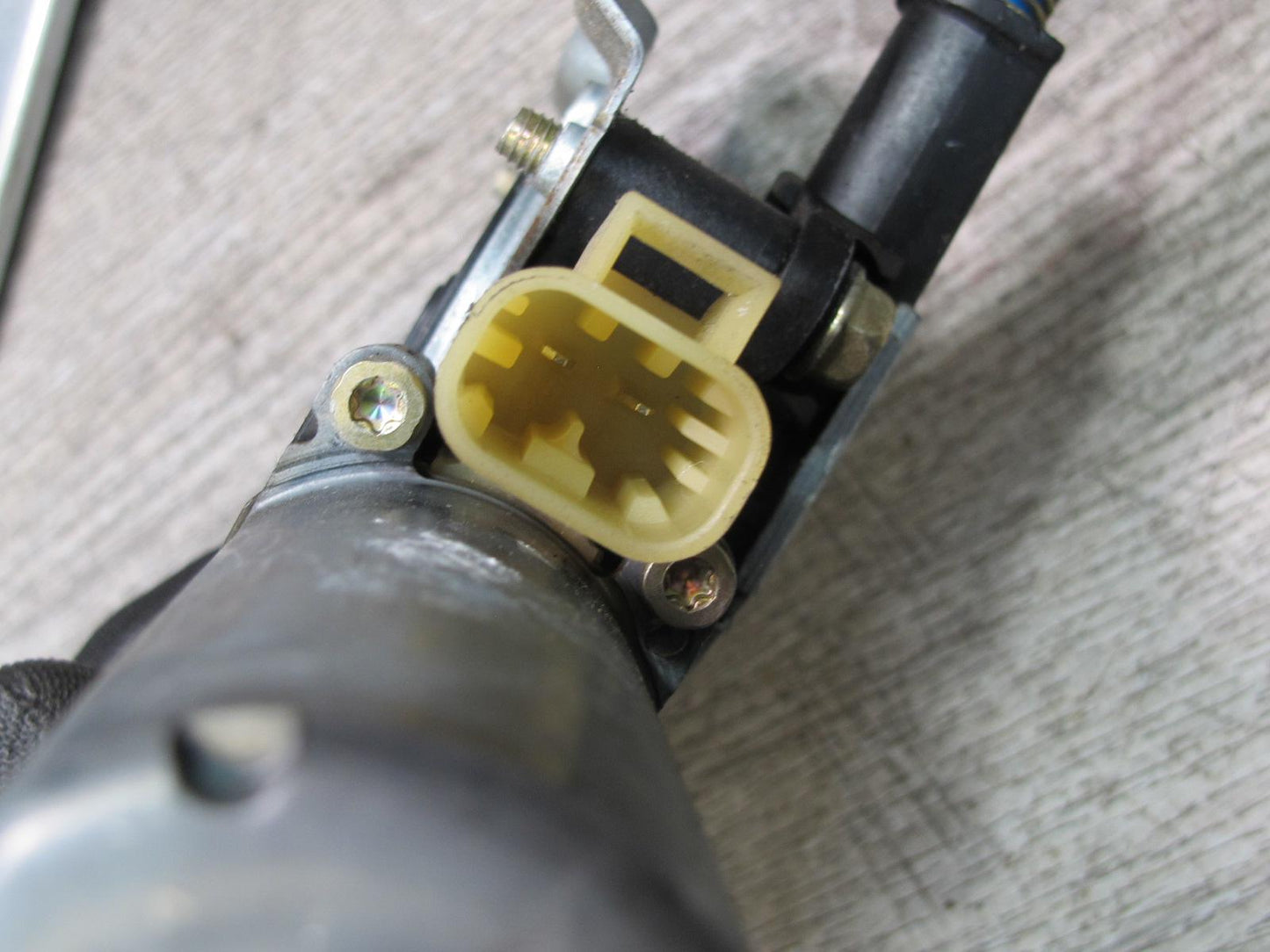 2003-2009 Hummer H2 Rear Right Side Door Window Regulator W/ Motor