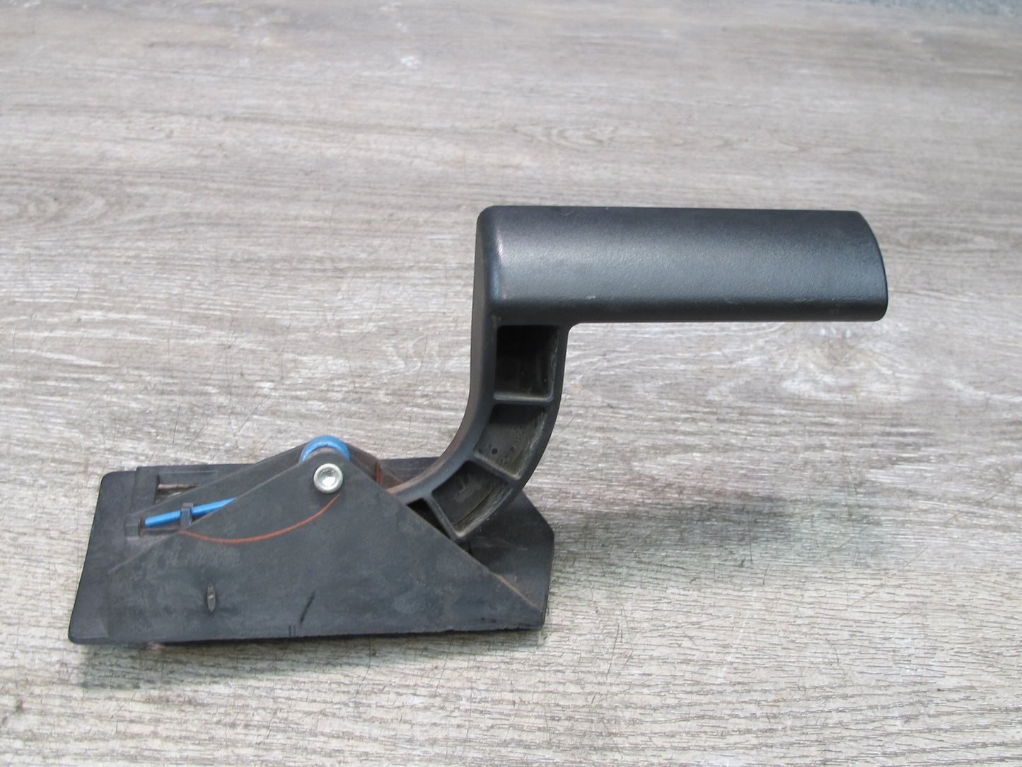 2003-2007 Hummer H2 Front Left Driver Side Door Interior Handle