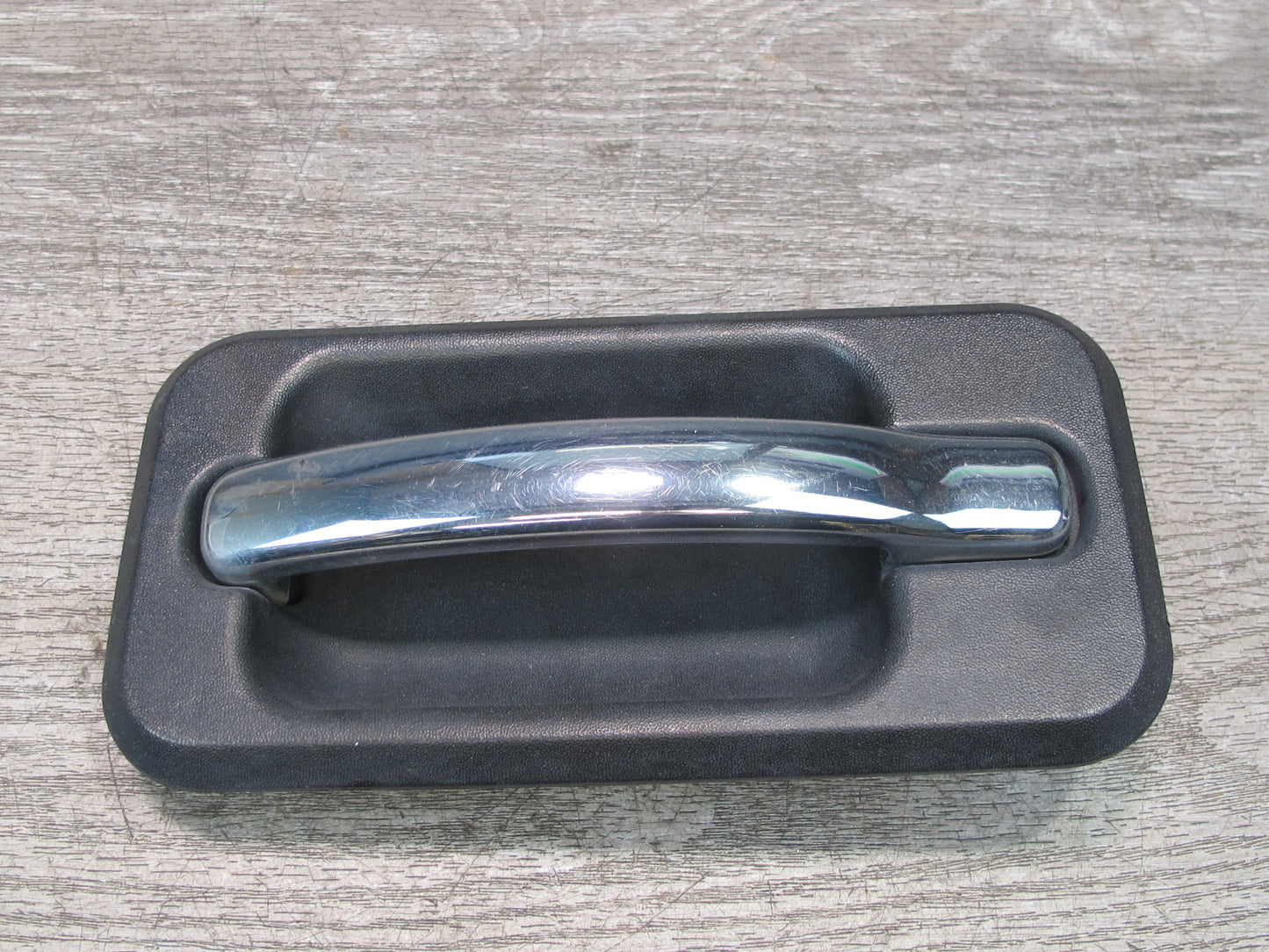 2003-2009 Hummer H2 Rear Left Side Door Exterior Handle 15104794