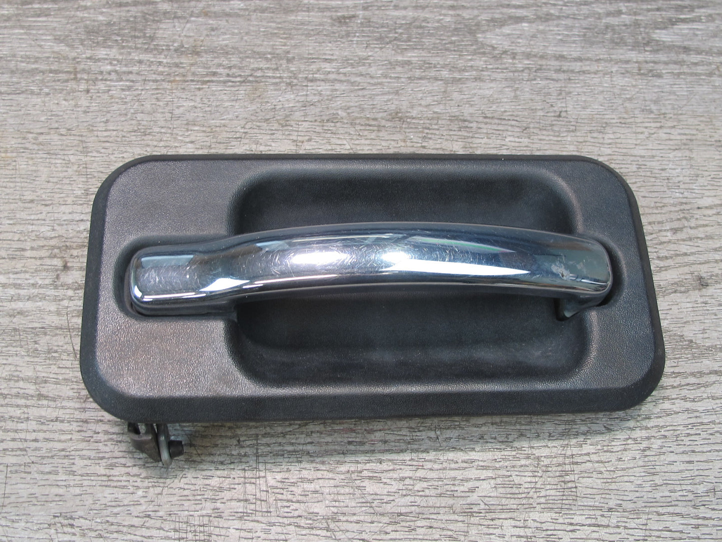 2003-2009 Hummer H2 Rear Left Side Door Exterior Handle 15104794