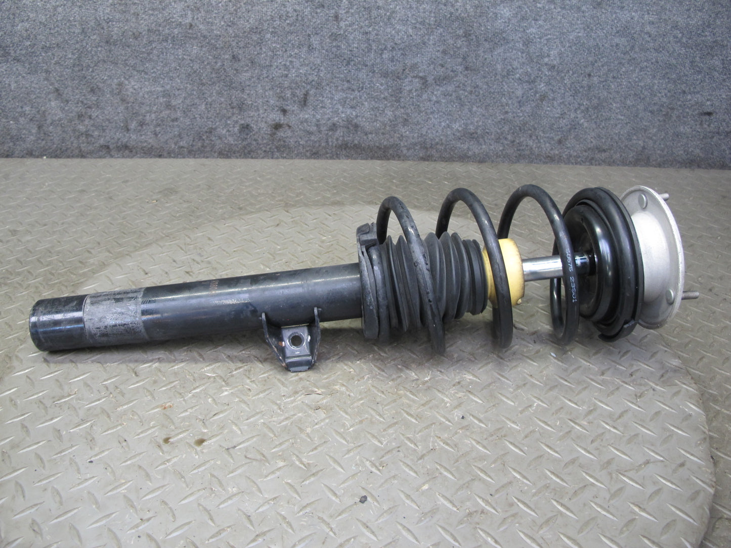 08-13 BMW E88 135i RWD Convert M-sport Set of 2 Front Strut Shock Absorber OEM