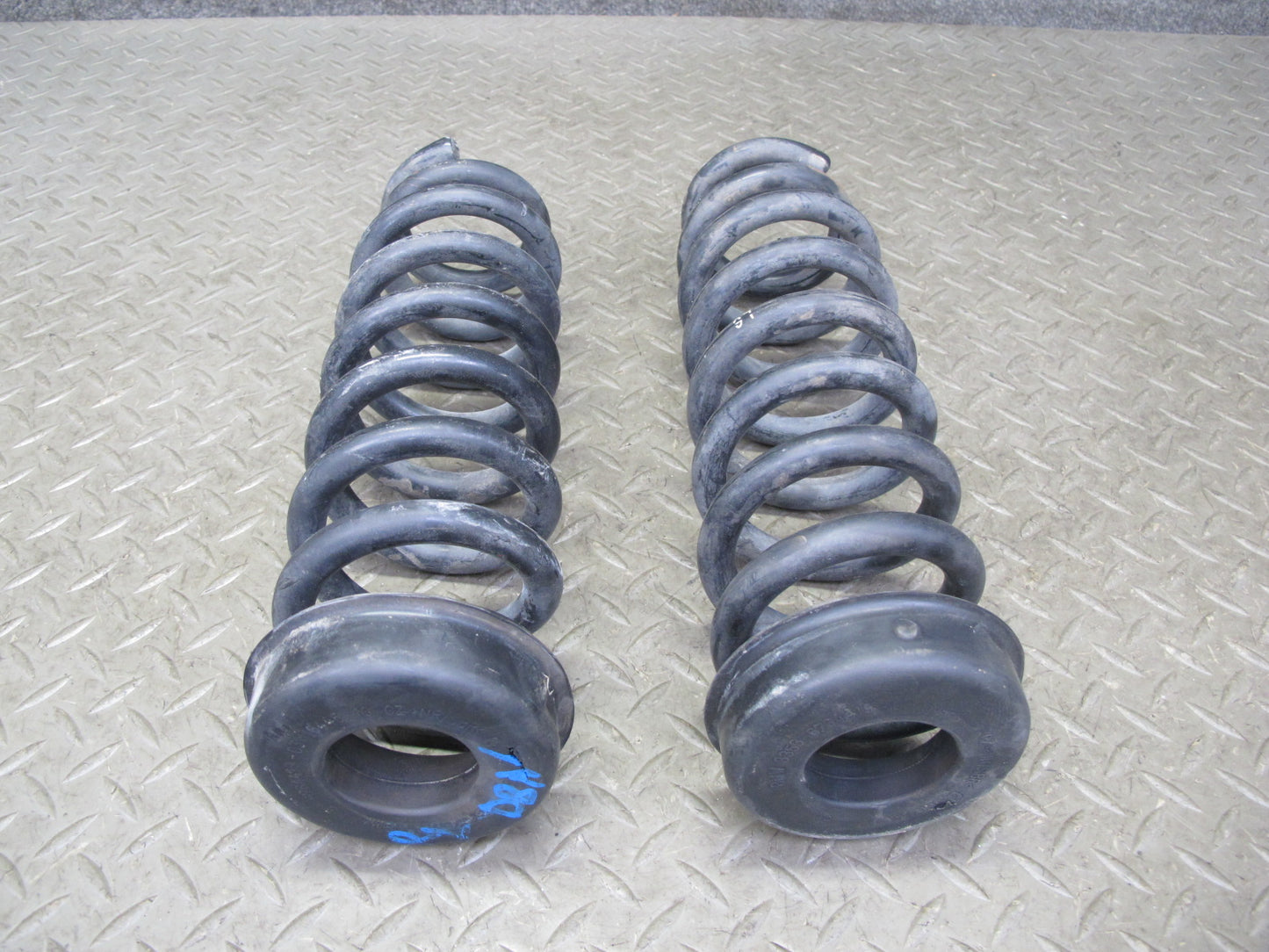 08-13 BMW E88 135i Convertible Set of 2 Rear Left Right M-sport Strut Spring OEM