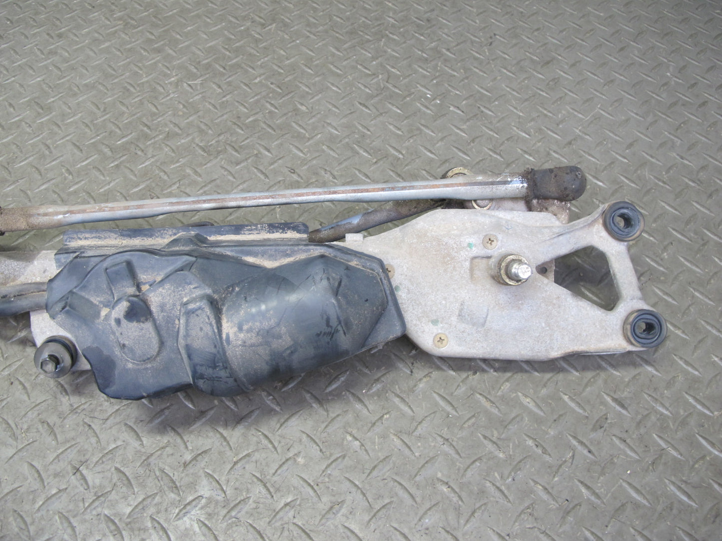 95-00 Toyota Celsior UCF20 RHD Windshield Wiper Transmission Linkage w Motor OEM