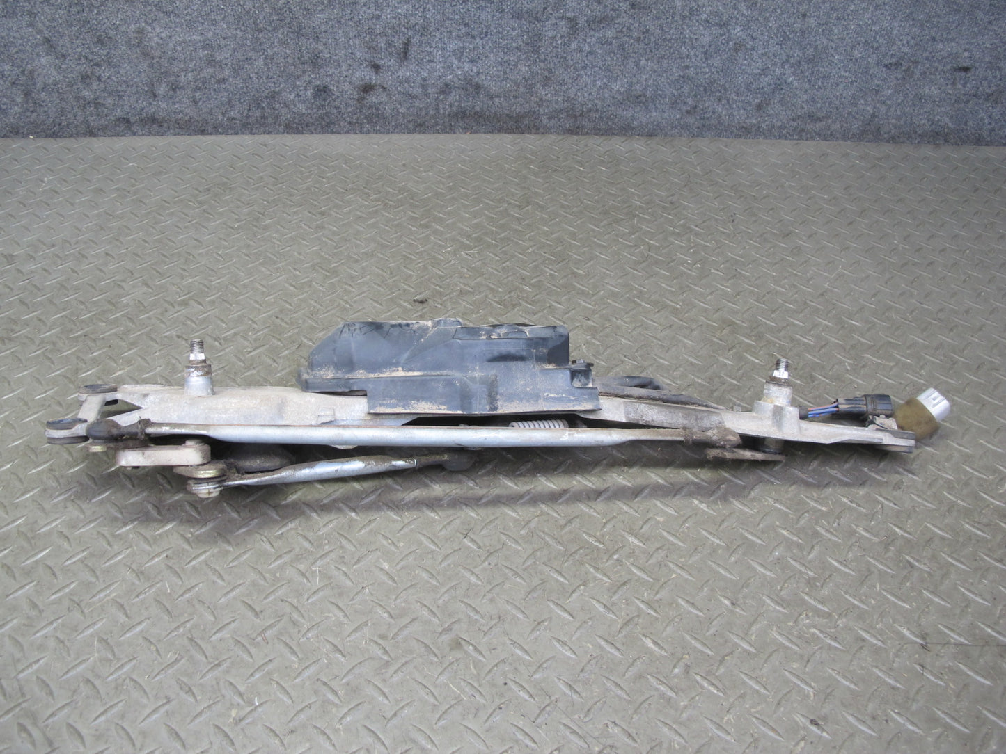 95-00 Toyota Celsior UCF20 RHD Windshield Wiper Transmission Linkage w Motor OEM