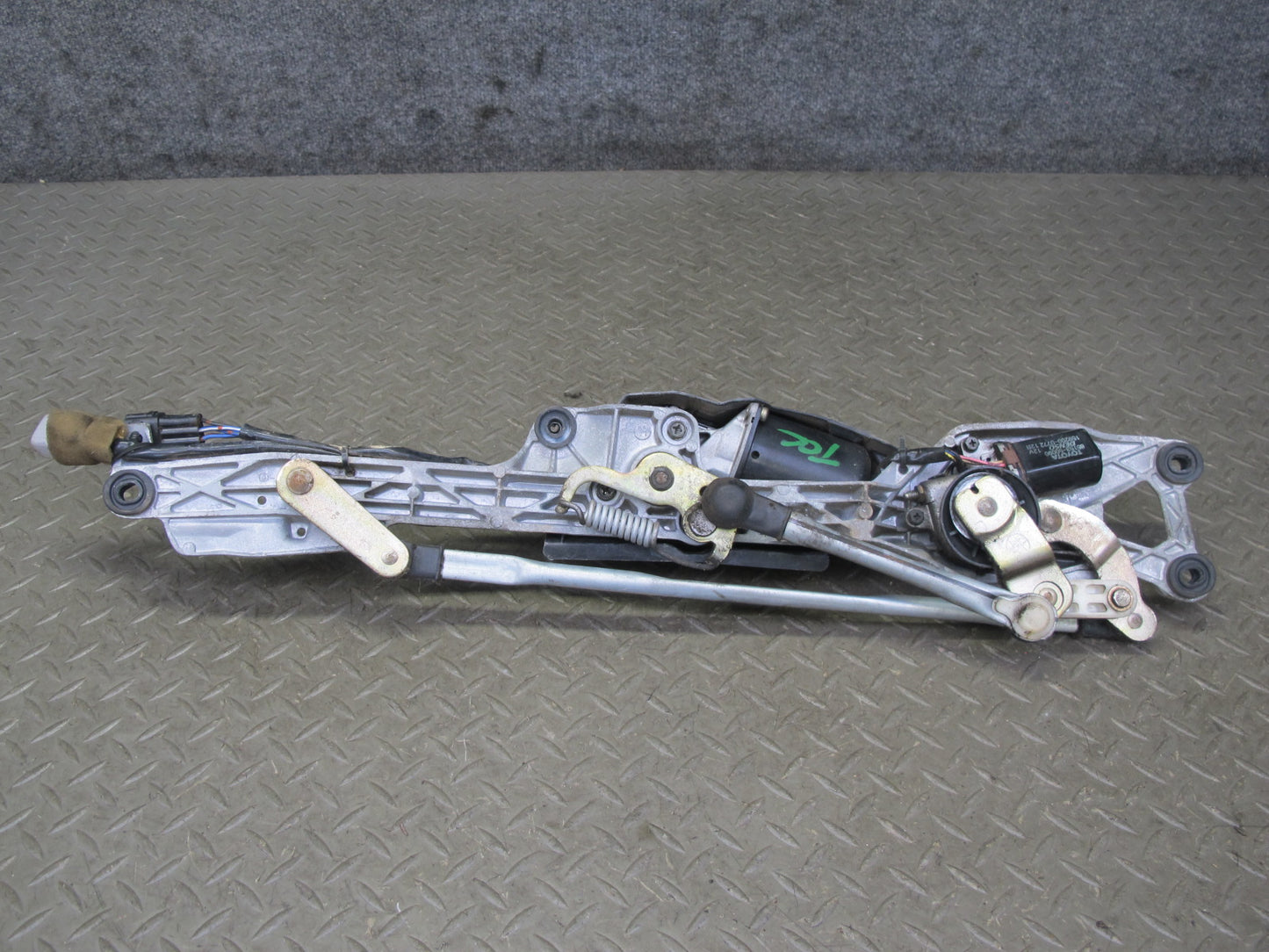 95-00 Toyota Celsior UCF20 RHD Windshield Wiper Transmission Linkage w Motor OEM