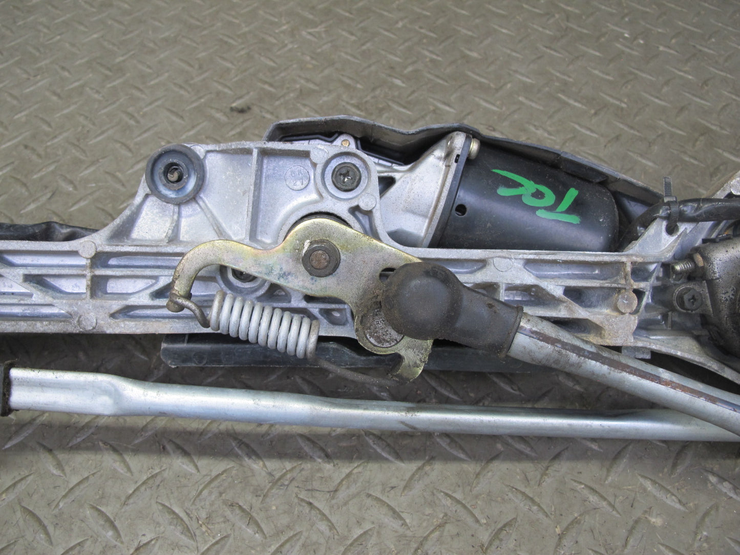 95-00 Toyota Celsior UCF20 RHD Windshield Wiper Transmission Linkage w Motor OEM