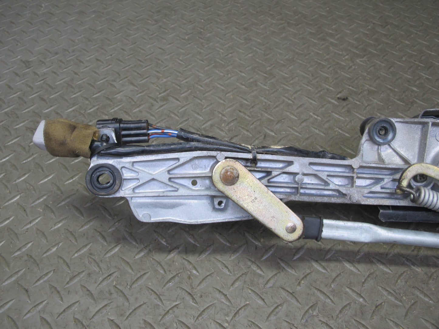 95-00 Toyota Celsior UCF20 RHD Windshield Wiper Transmission Linkage w Motor OEM
