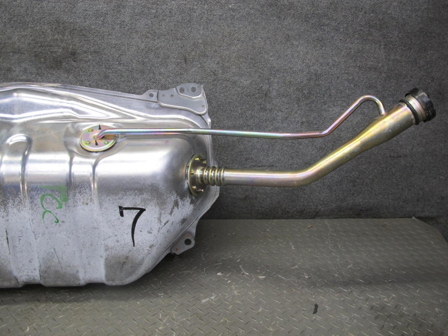 95-97 Toyota Celsior Lexus LS400 UCF20 Fuel Gas Tank Filler Neck Assembly OEM