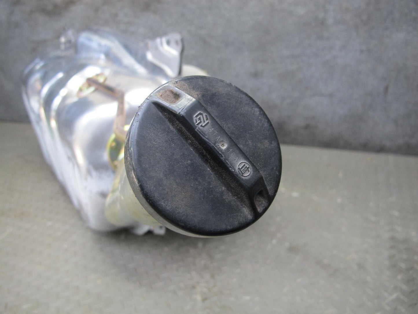 95-97 Toyota Celsior Lexus LS400 UCF20 Fuel Gas Tank Filler Neck Assembly OEM