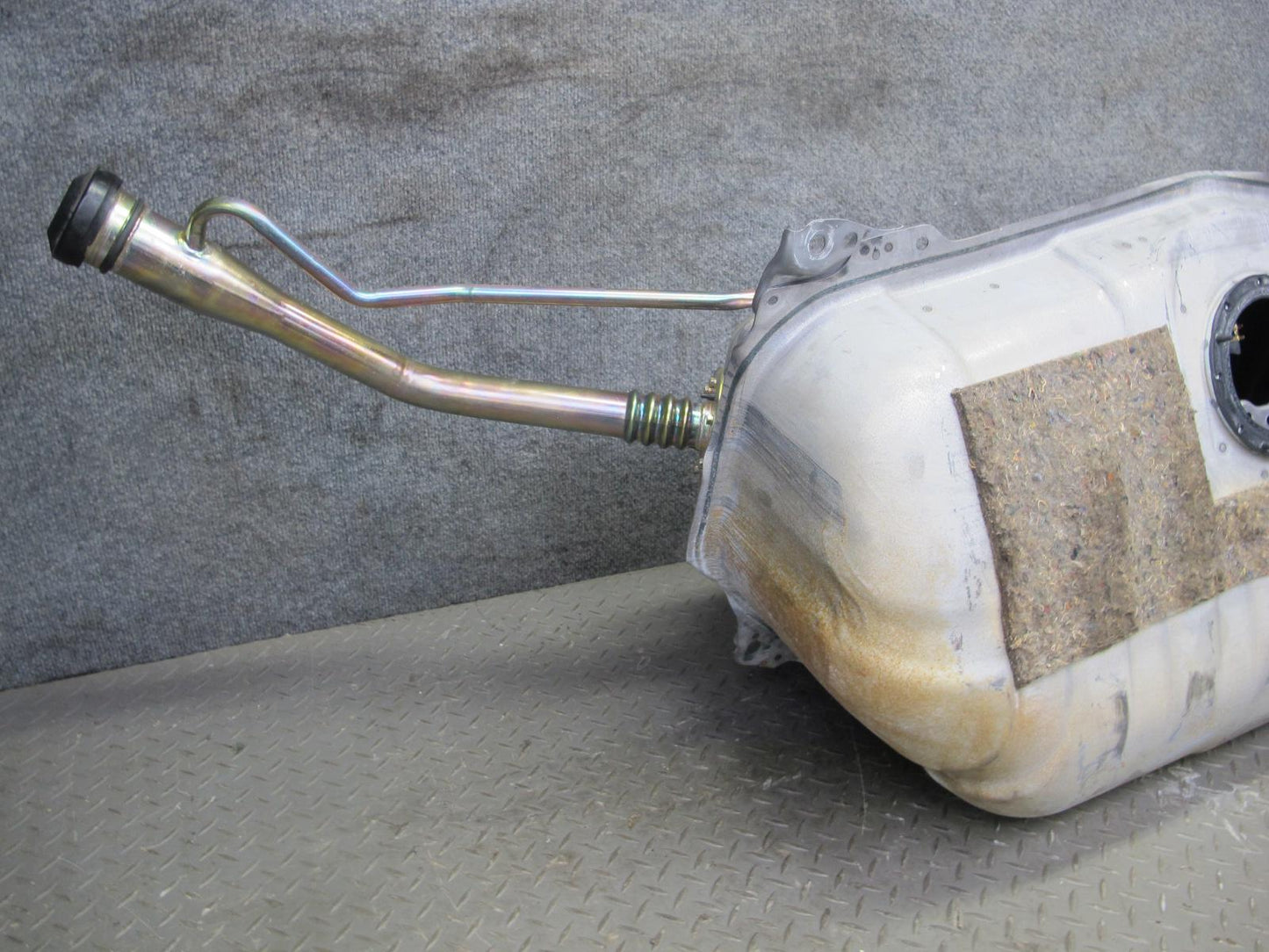 95-97 Toyota Celsior Lexus LS400 UCF20 Fuel Gas Tank Filler Neck Assembly OEM