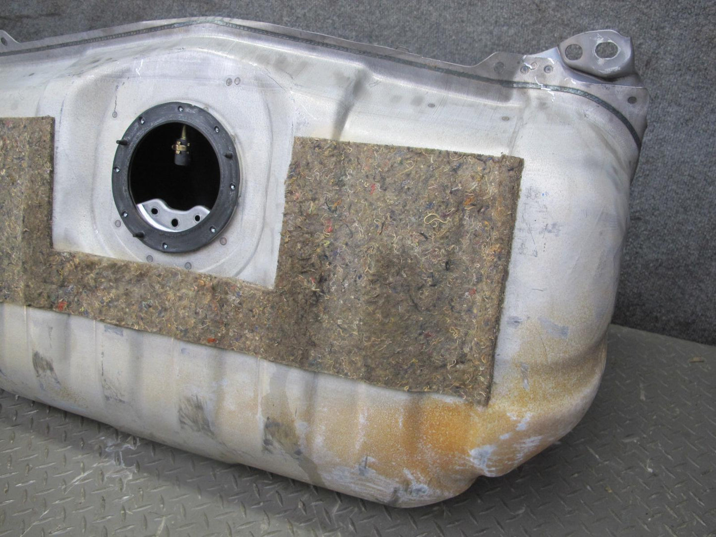 95-97 Toyota Celsior Lexus LS400 UCF20 Fuel Gas Tank Filler Neck Assembly OEM