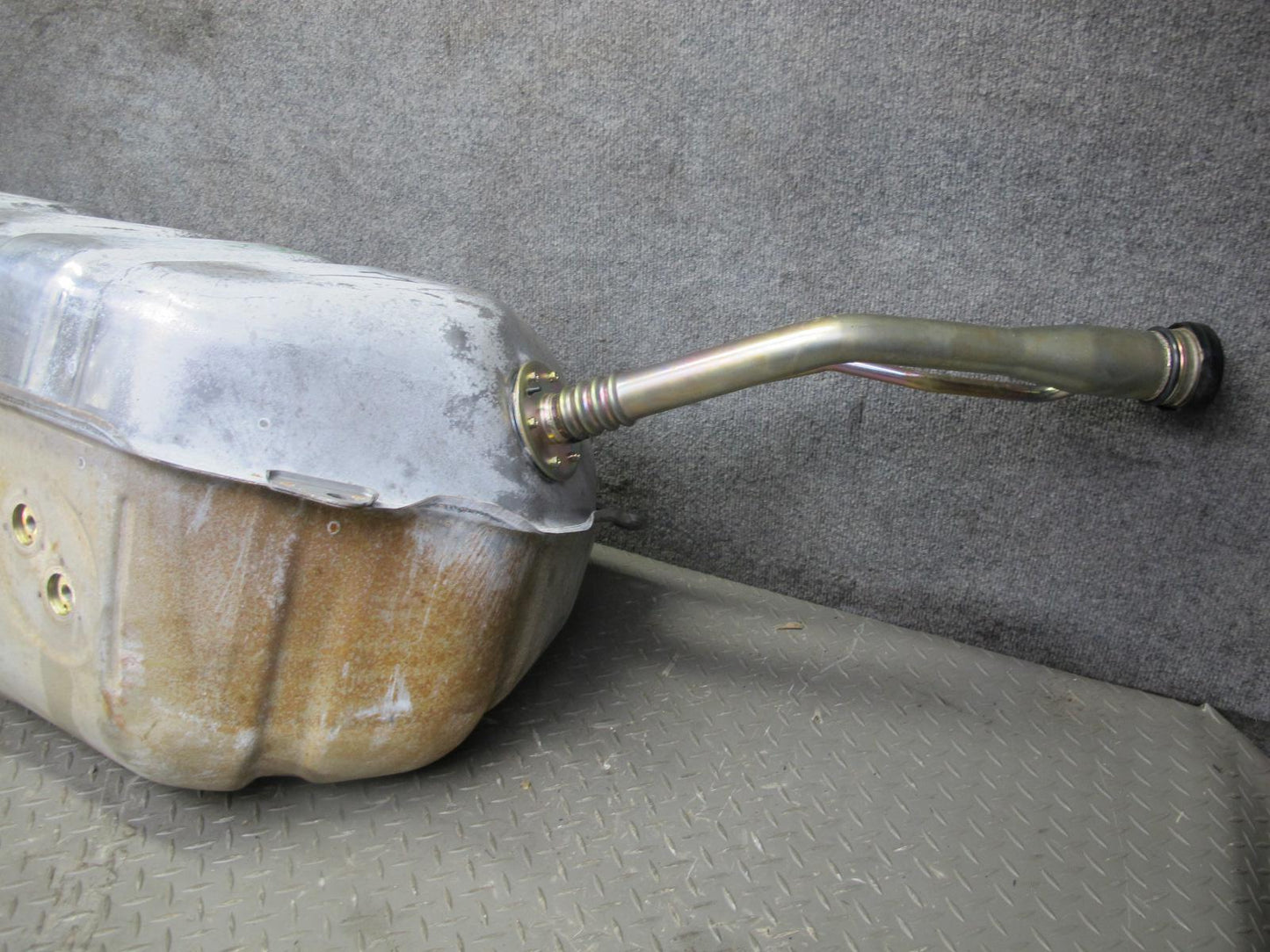 95-97 Toyota Celsior Lexus LS400 UCF20 Fuel Gas Tank Filler Neck Assembly OEM