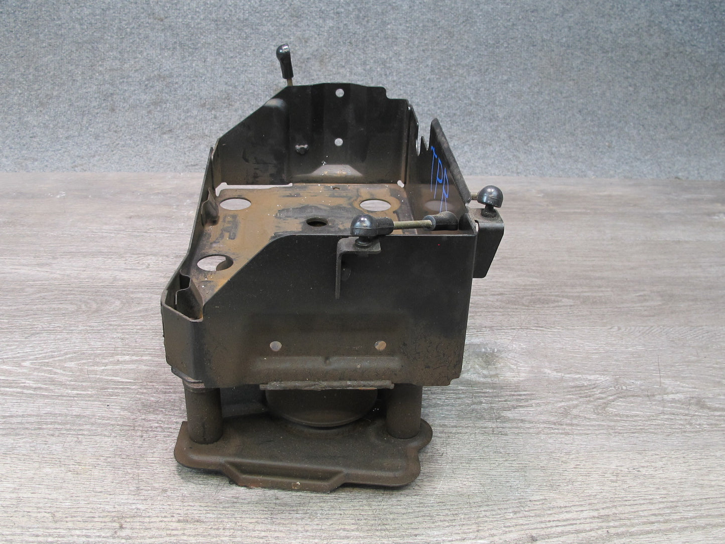 01-06 BMW E46 330ci Convertible Battery Tray Vibration Absorber Bracket Assy OEM