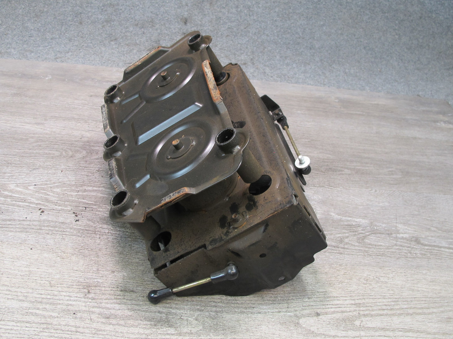 01-06 BMW E46 330ci Convertible Battery Tray Vibration Absorber Bracket Assy OEM