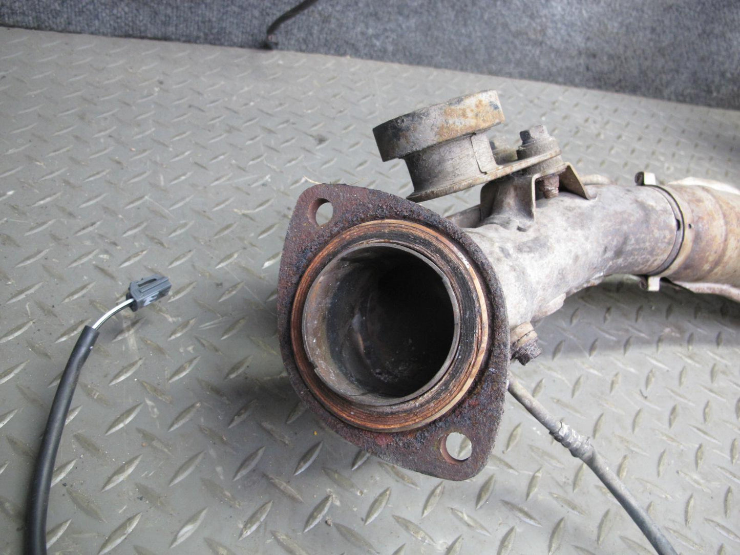 95-97 Toyota Celsior UCF20 Exhaust Intermediate Y Pipe w Lambda Sensor OEM