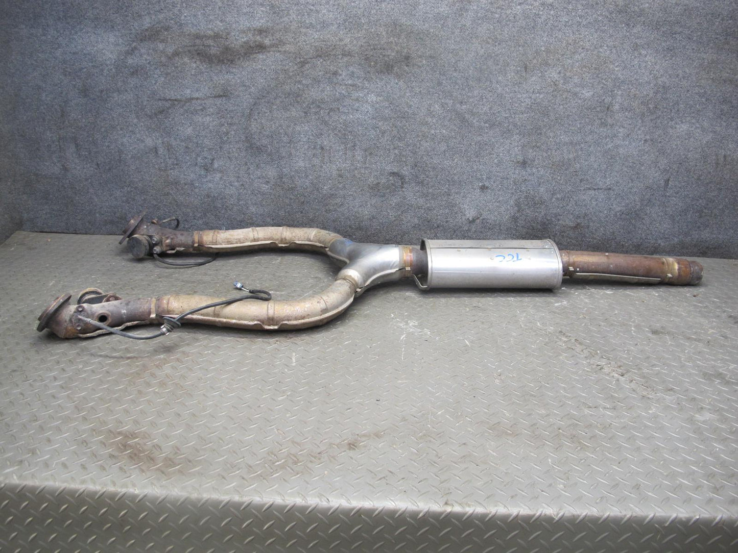 95-97 Toyota Celsior UCF20 Exhaust Intermediate Y Pipe w Lambda Sensor OEM