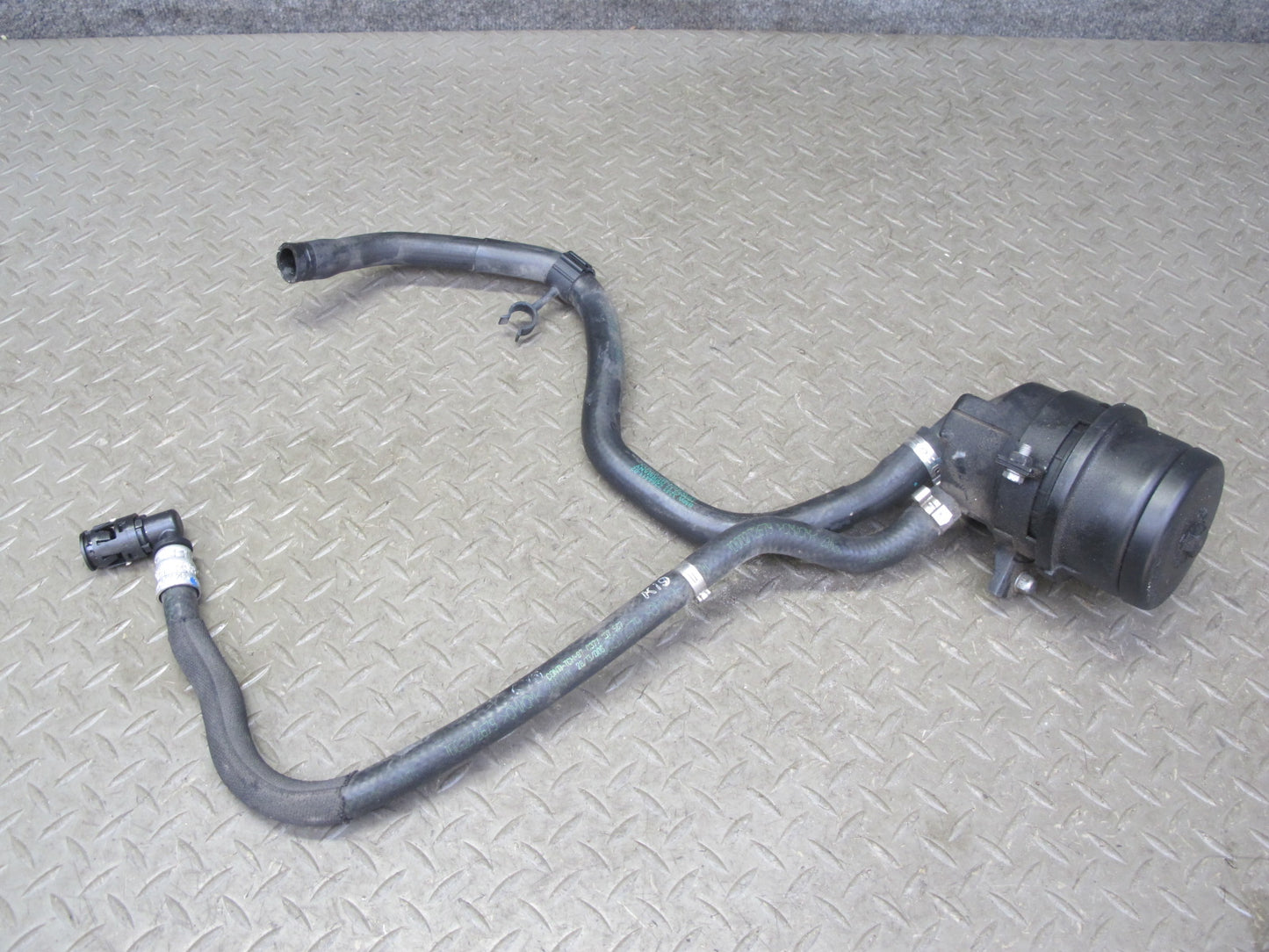 2012-2018 BMW F12 F13 M6 S63T Power Steering Fluid Oil Reservoir Tank W/ Line