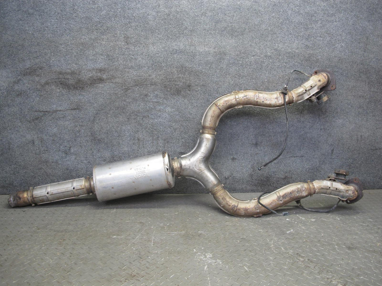 95-97 Toyota Celsior UCF20 Exhaust Intermediate Y Pipe w Lambda Sensor OEM